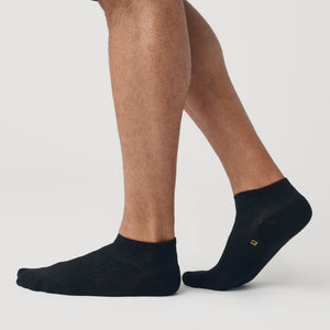 True ClassicBlack Ankle Socks 6-Pack, featuring seamless toes and gold logo.