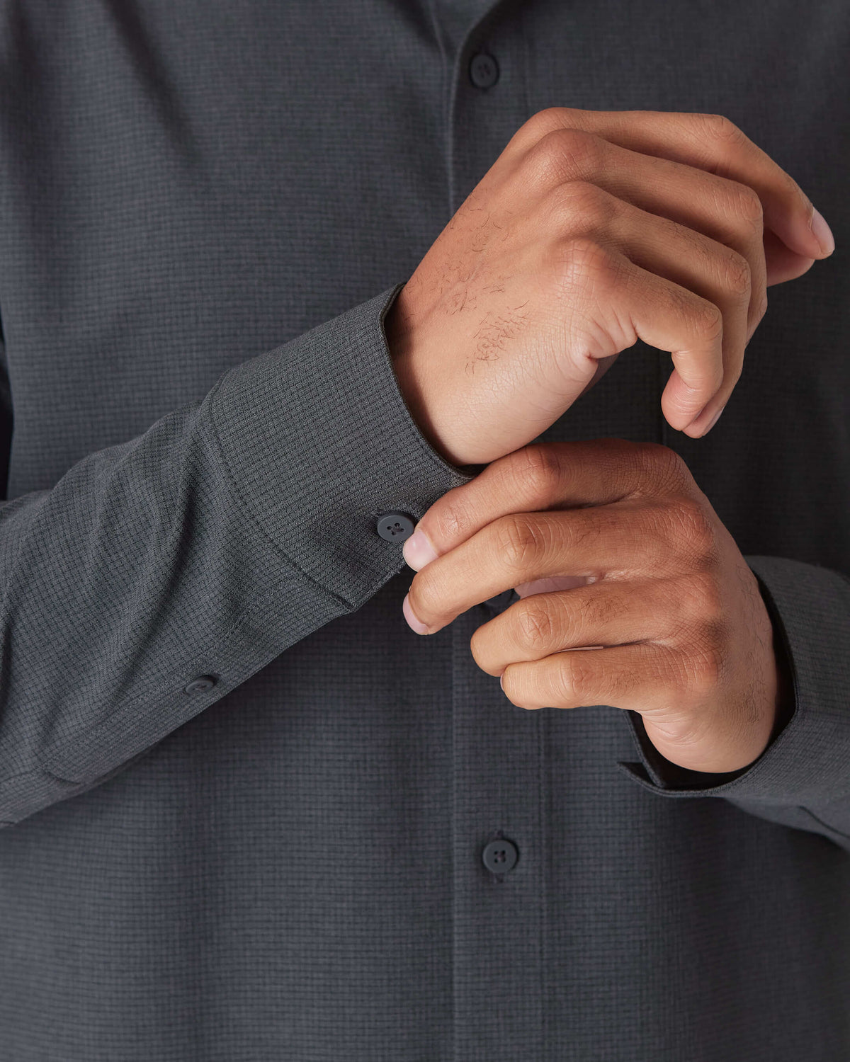 Buttoning cuff of Charcoal Heather Gray Long Sleeve Ripstop Commuter Shirt.