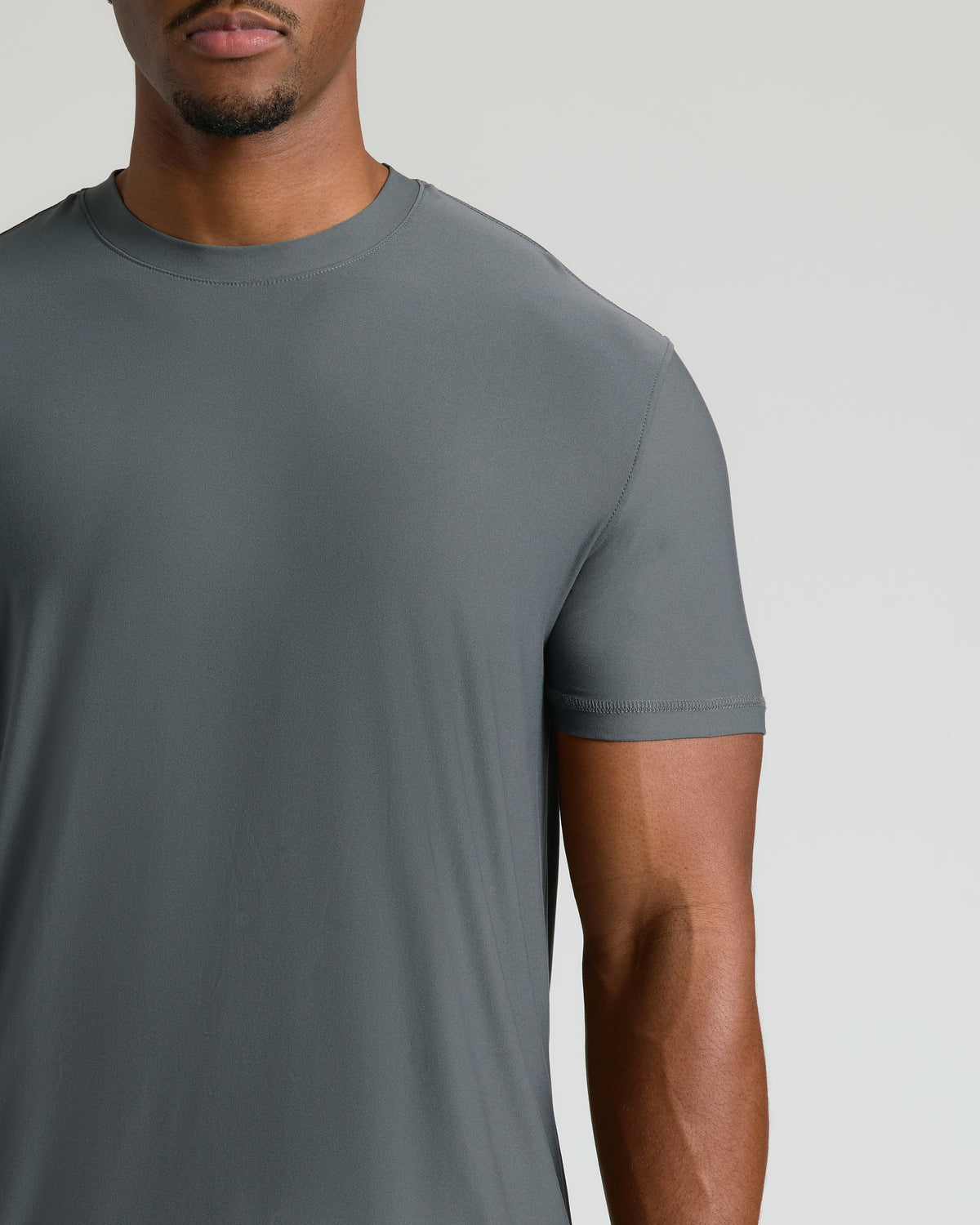 Carbon Tall Active Crew Neck 2.0 on model, showcasing fit and sleeves.