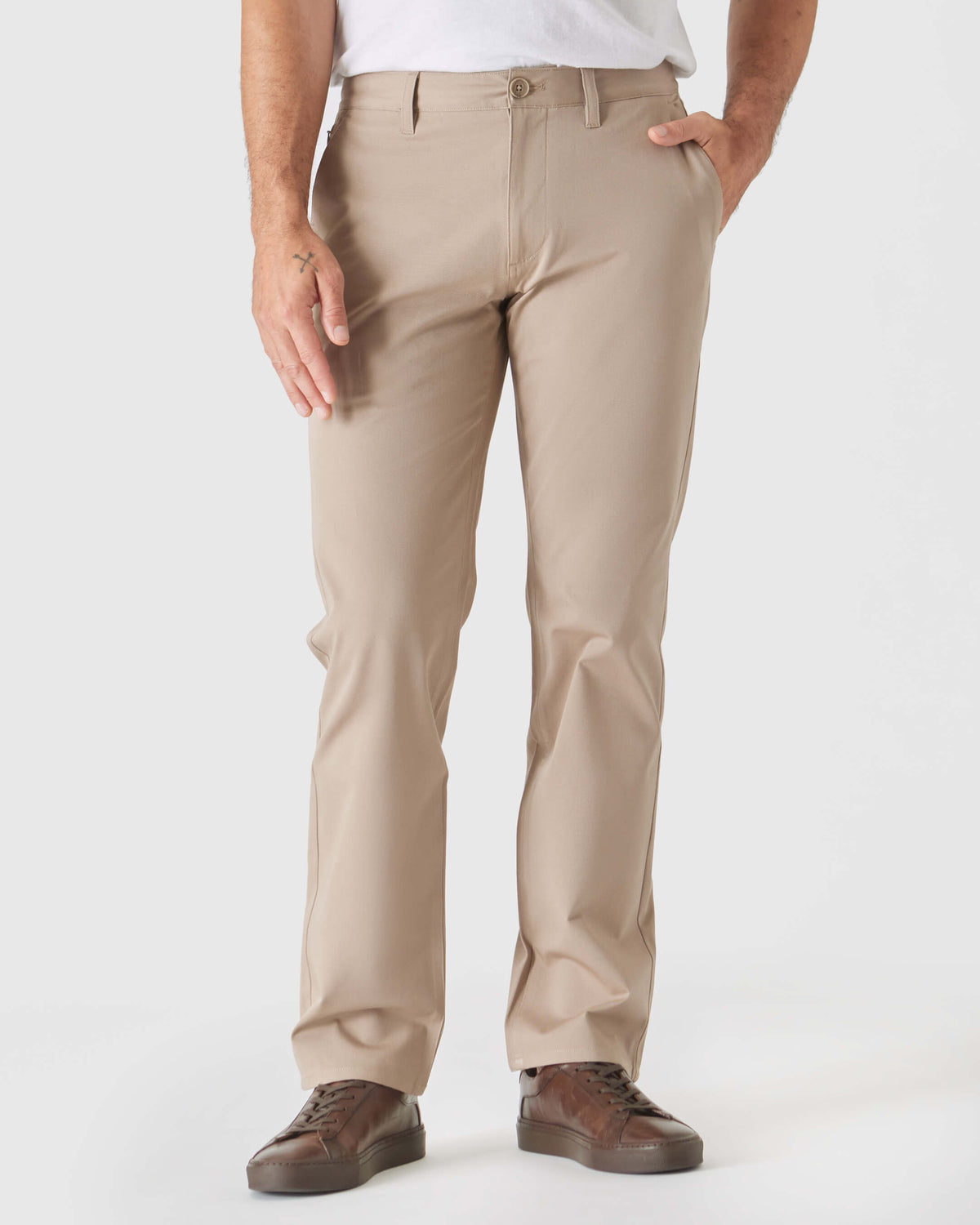 Man wearing Khaki Straight Twill Chino Pant with brown sneakers.